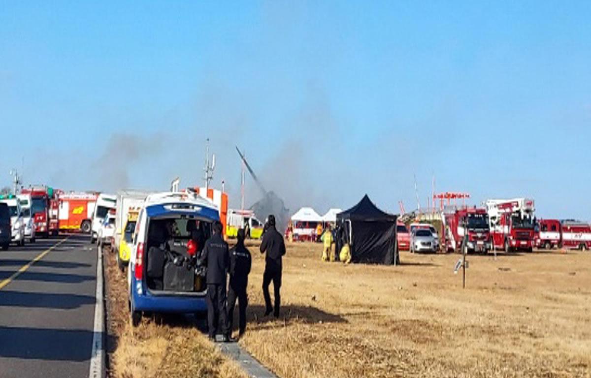 Fallecen al menos 28 personas en un accidente aéreo en el suroeste de Corea del Sur