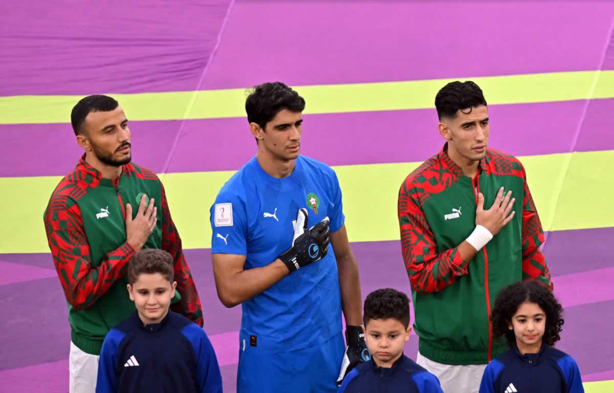 Portero de Marruecos, cambiado tras cantar himno ante Bélgica