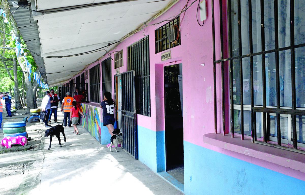 Más de 100 familias continúan en albergues sampedranos