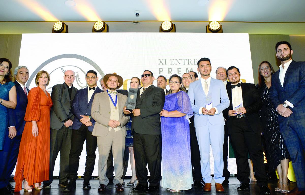 Los obreros del Señor, Rubén Vásquez, de Luis Braille; Kelvin Enamorado, de Warrior, y Fernando Alcántara, de Guala.