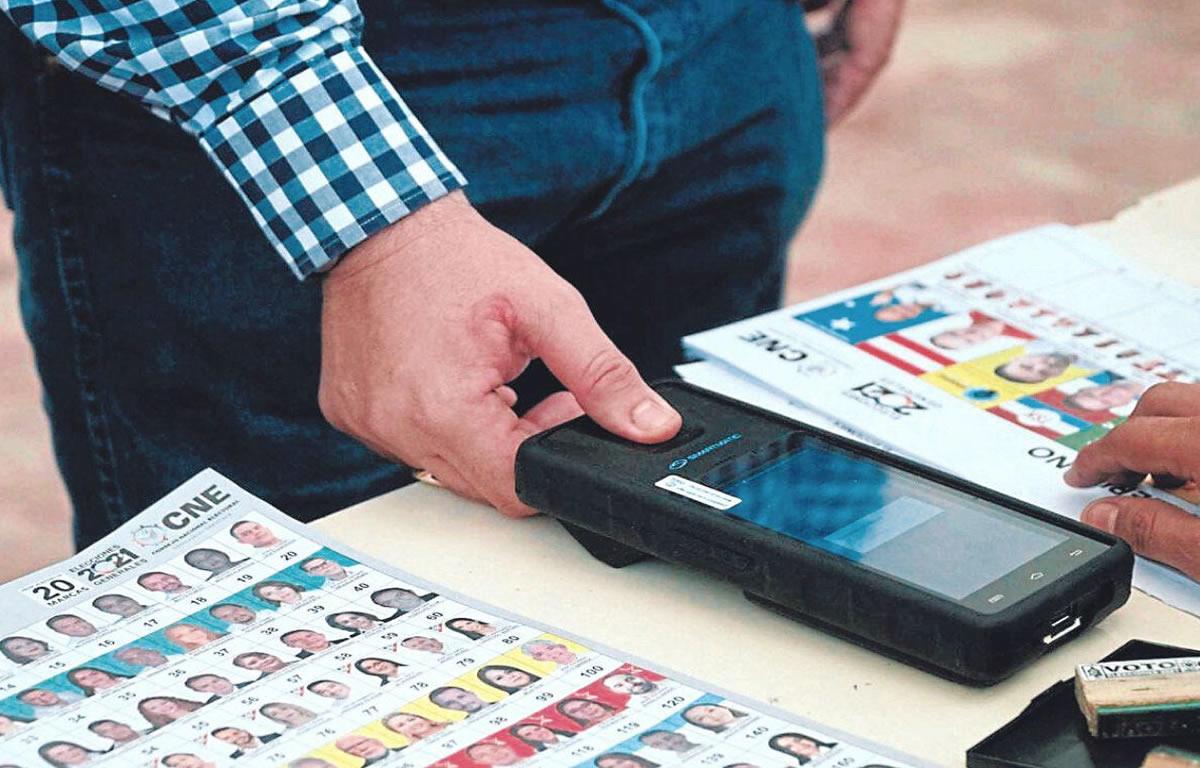 El CNE aún no define qué empresa manejará el sistema biométrico