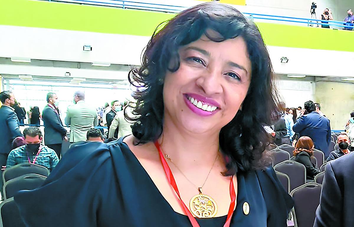 Presidenta de la Corte traslada a magistrada al margen de la ley