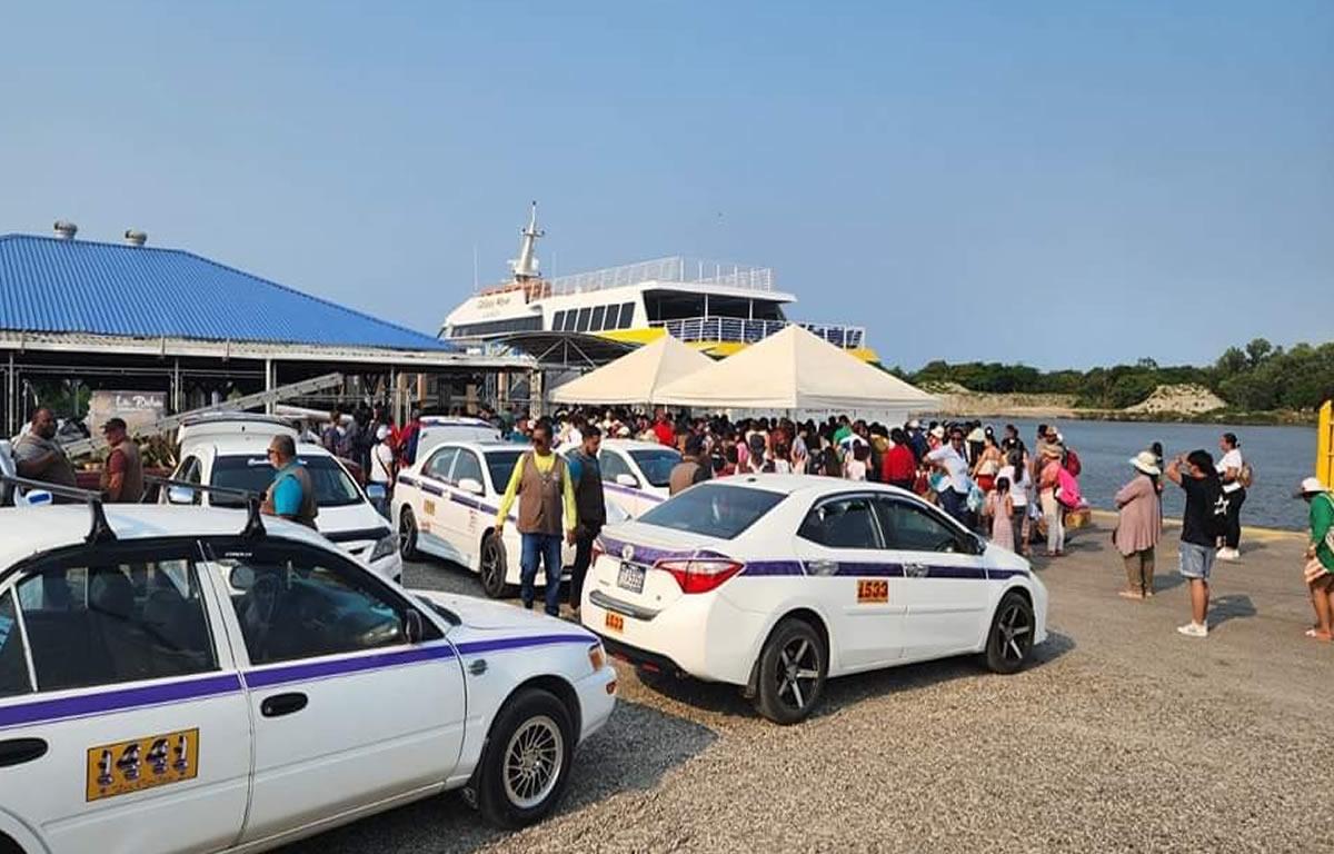 Galaxy Wave pierde su terminal y atiende a pasajeros en carpas