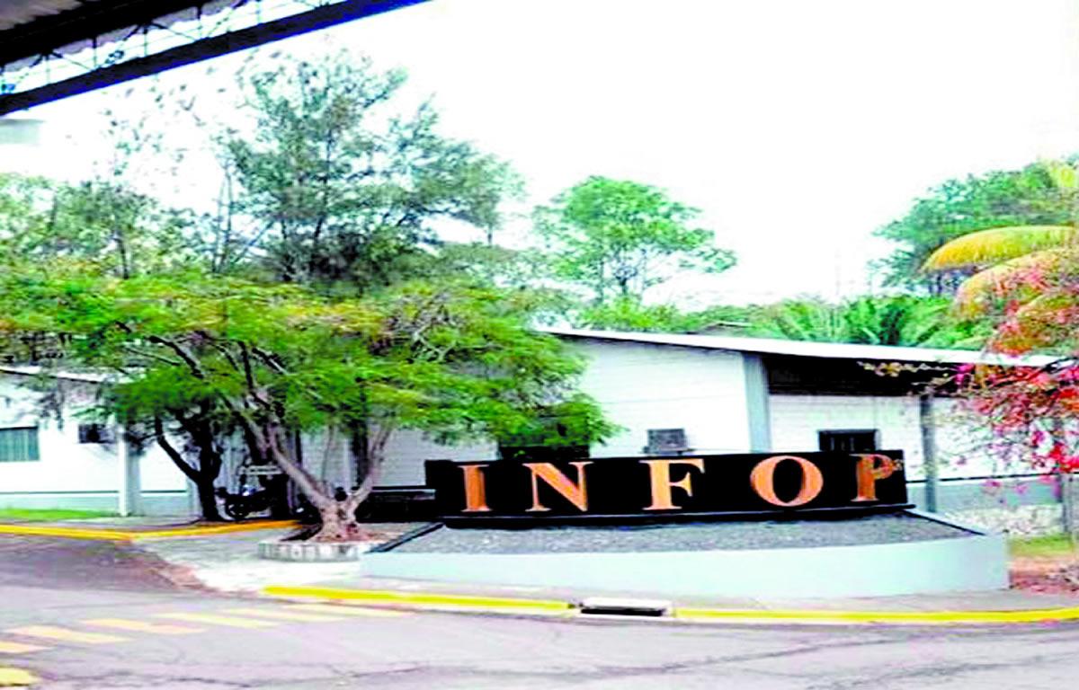 Amenazan con tomas por despidos en Infop