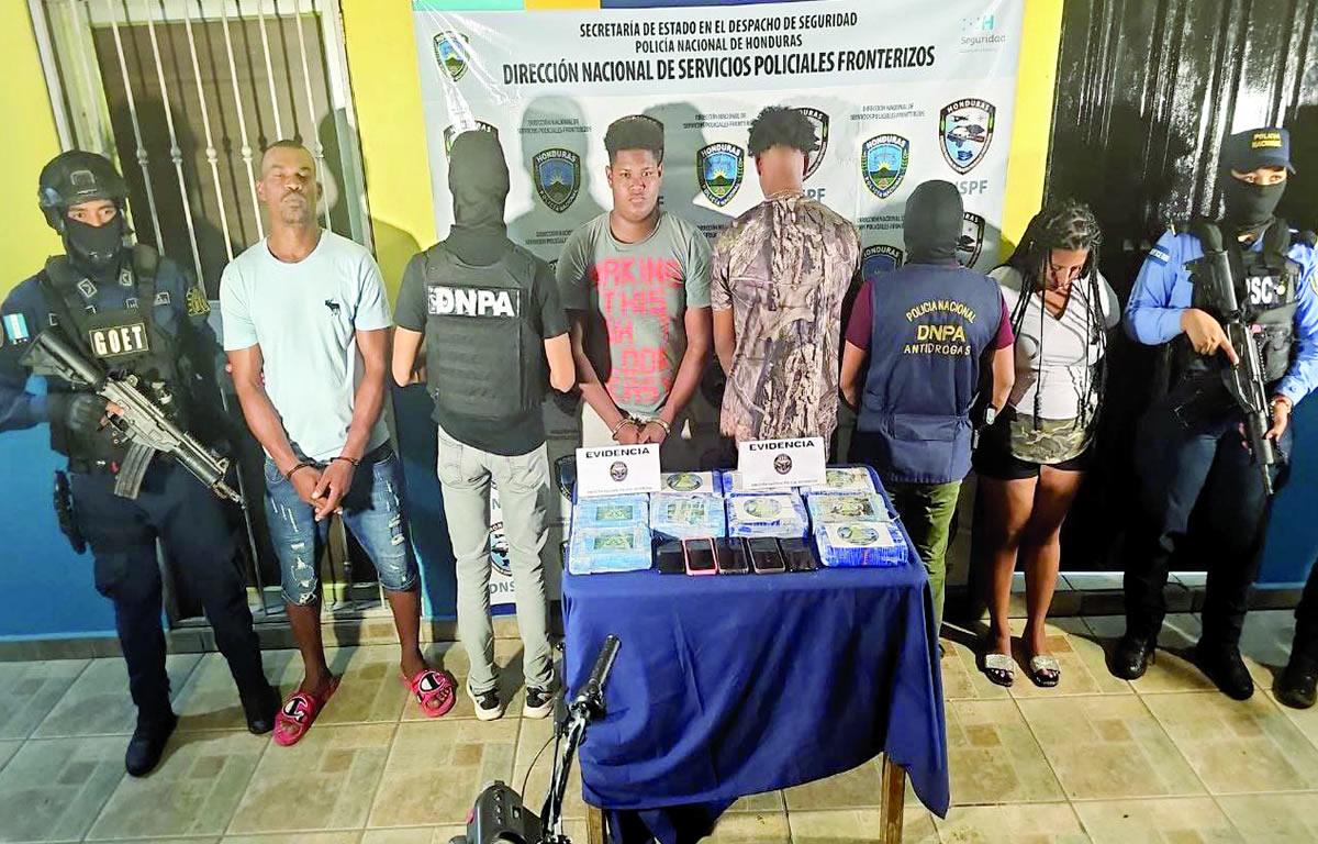 Padre utilizaba a su hijo de 17 años como “mula” para trasegar 10 kilos de cocaína