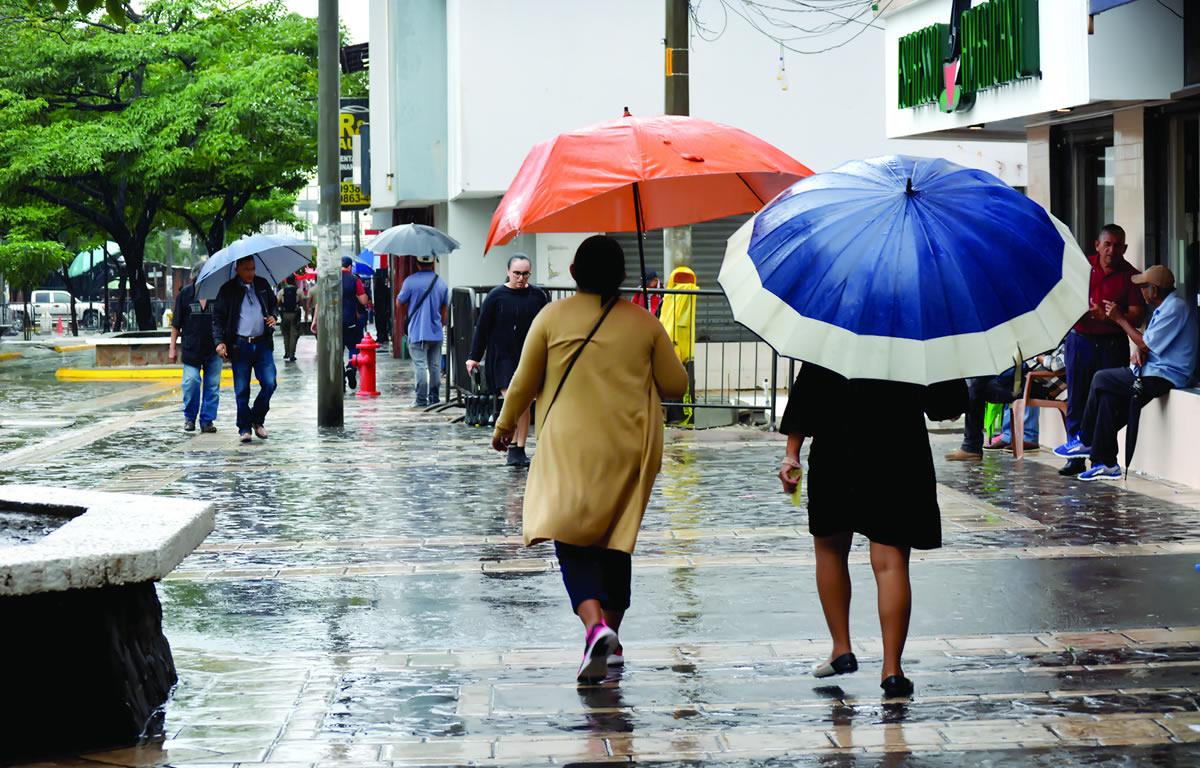 Lluvias persistirán hasta el domingo y el lunes ingresará otro fenómeno