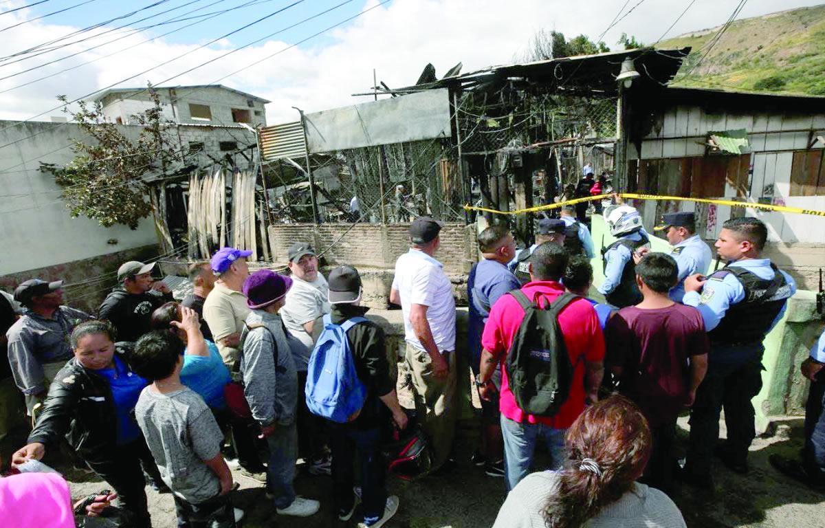 Se quemaron 50 puestos.