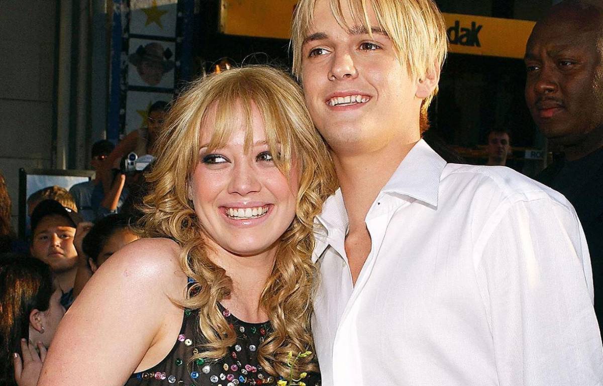 Hilary Duff arremete en contra del lanzamiento de libro sobre Aaron Carter: “Es repugnante”