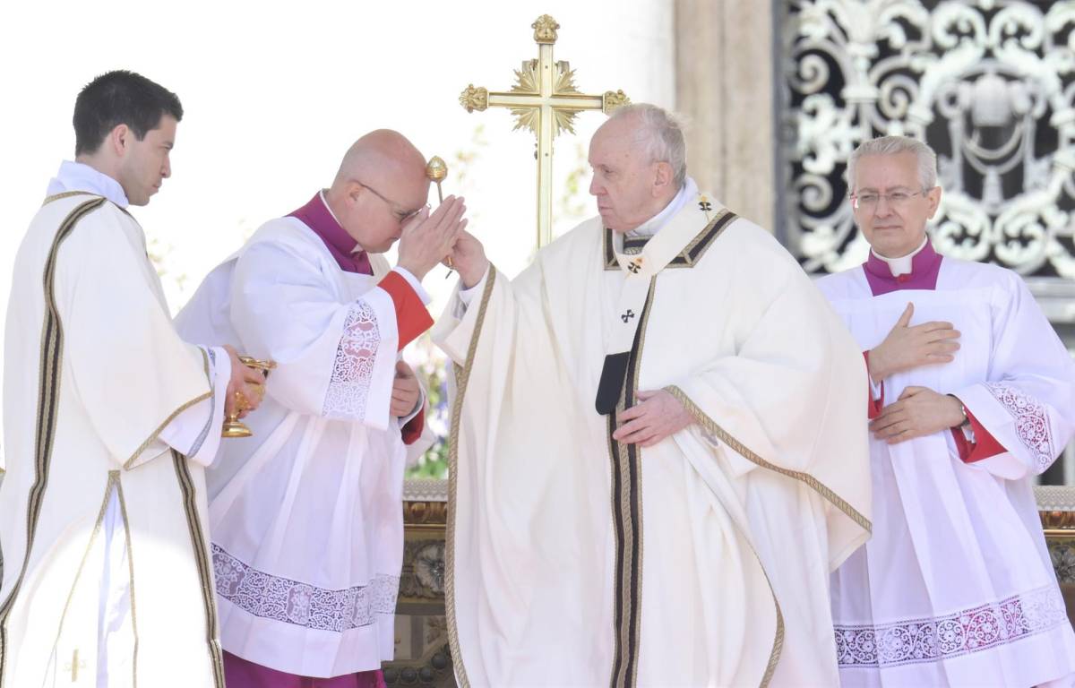 El papa Francisco pide en su mensaje de Pascua que los países escuchen el grito de paz