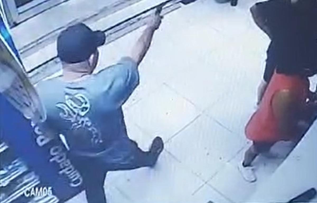 Presunto asaltante y guardia mueren tras enfrentamiento en farmacia de Tegucigalpa