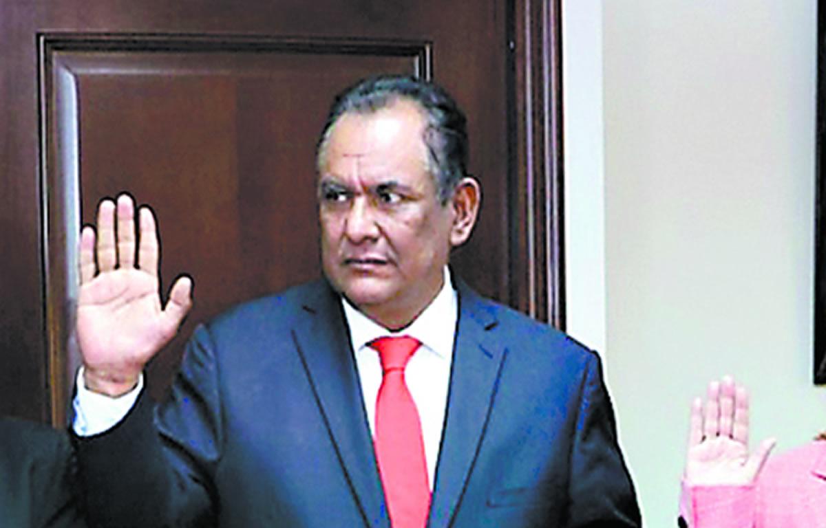 Acusan a Mario Segura de plegarse a Libre