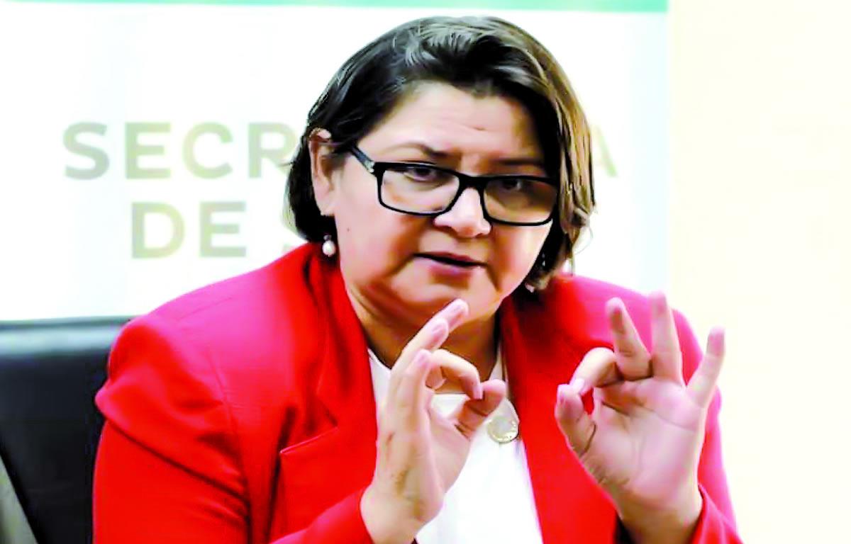 Piden a ministra Carla Paredes elegir entre Salud o el IHSS