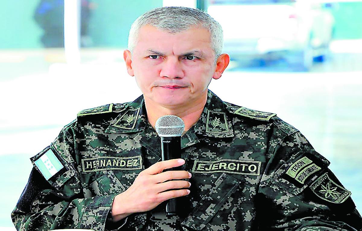 Despolitizar las FF AA, la misión del nuevo general Roosevelt Hernández