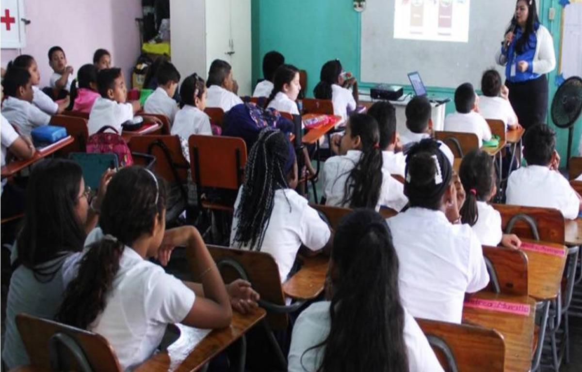 Buscan financiar la educación con gravamen a transacción bancaria