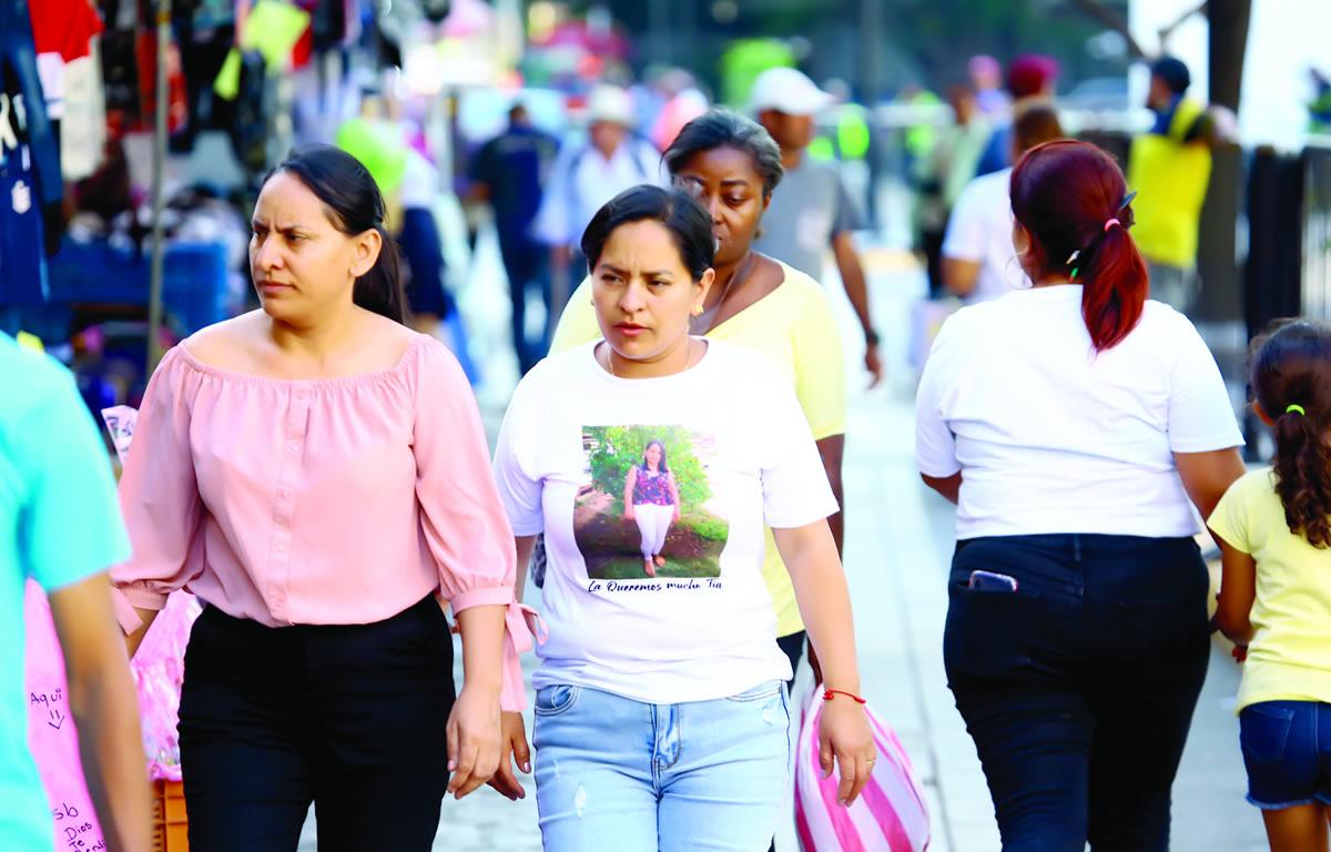 Mujeres ganan un 13% menos que los hombres