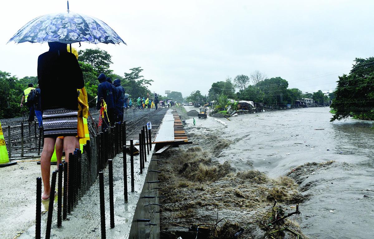 La plancha de Cemcol hacia Ticamaya.
