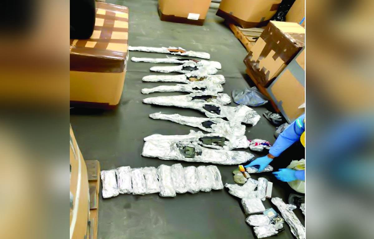 Hallan más armas que venían como encomienda desde EUA