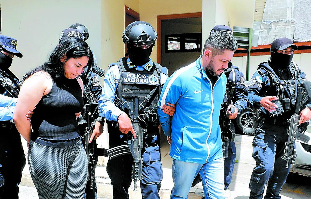 Por fraude requieren a seis exfuncionarios