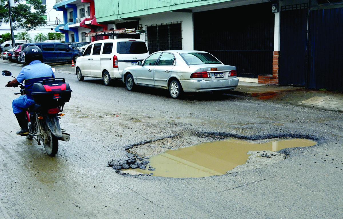 Autoridades municipales piden a los conductores manejar con precaución para evitar accidentes.
