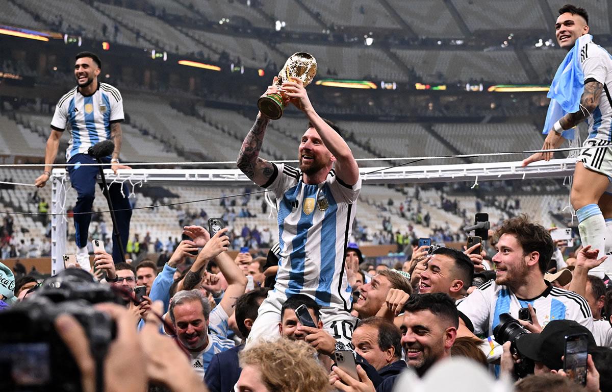 De Maradona a Messi, la foto icónica del Azteca en Lusail