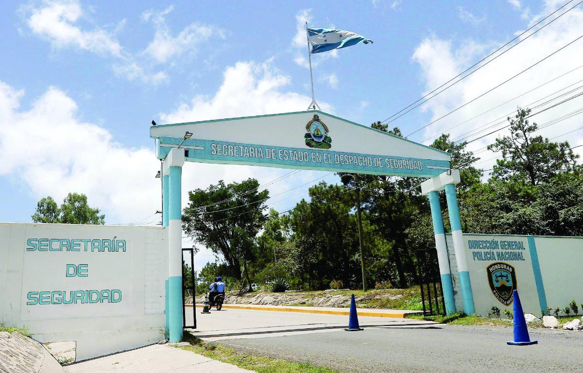 Seguridad alquila avión para pistas cortas y un helicóptero