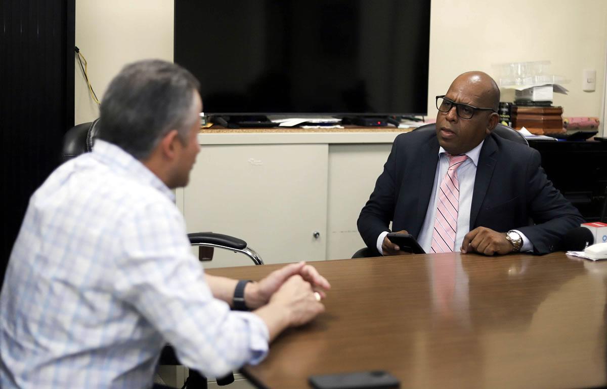 José Luis Barralaga durante la entrevista con Elías Burbara.