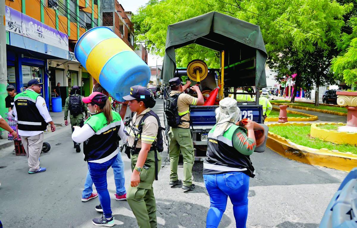 Siguen intentando recuperar las aceras en el centro de SPS