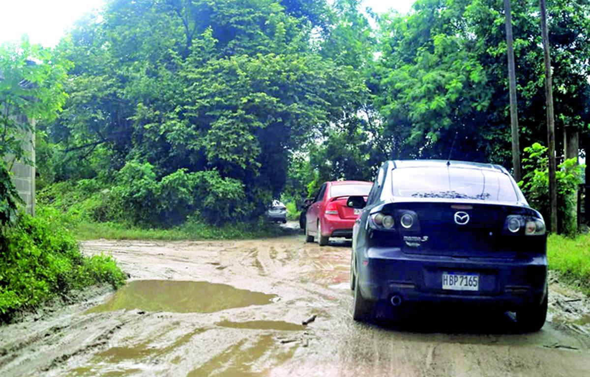 Preocupación crece entre los pobladores, pues no ven avance en la construcción del bulevar.