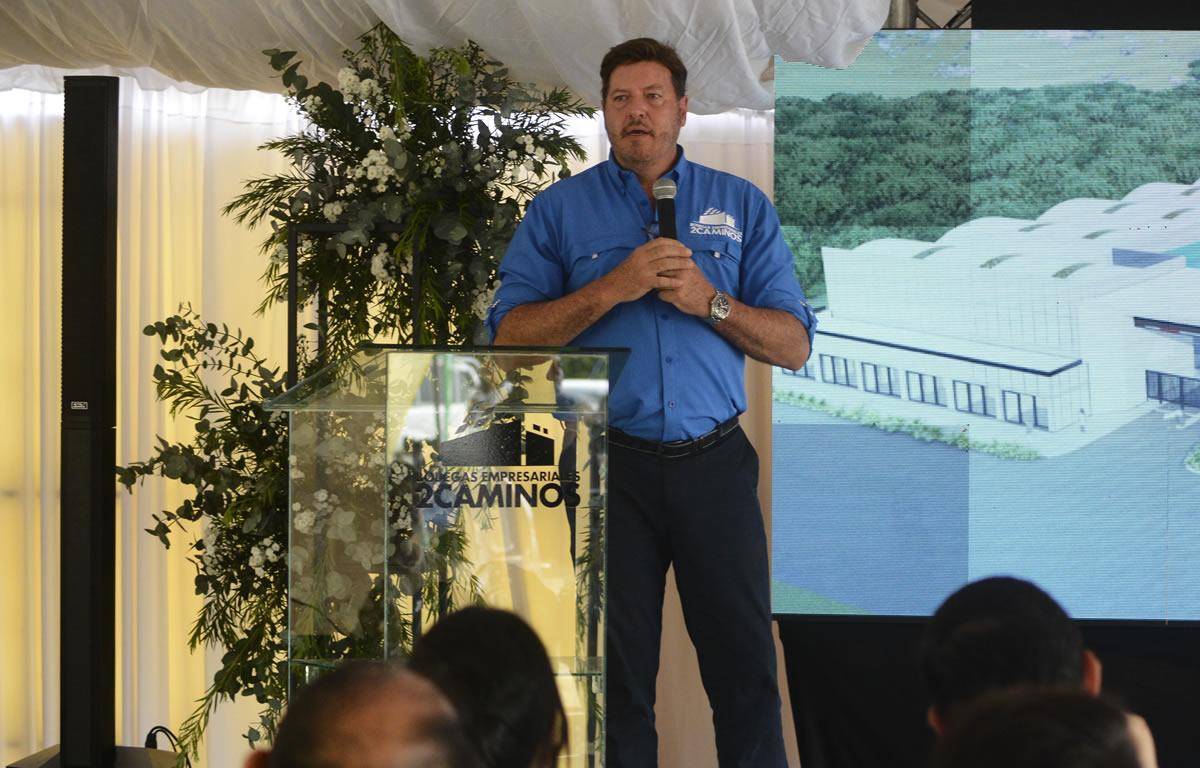 $!El inversionista guatemalteco Jorge Signoret señala que Dos Caminos y el valle de Sula tiene mucho de lo que buscaba para invertir.