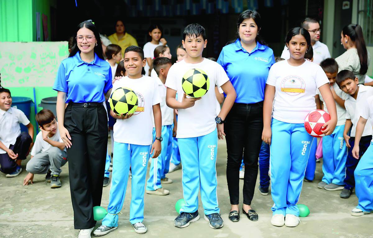 $!Fundación Diunsa entrega premios a niños del centro Gladis Delcid en la Flor de Cuba.