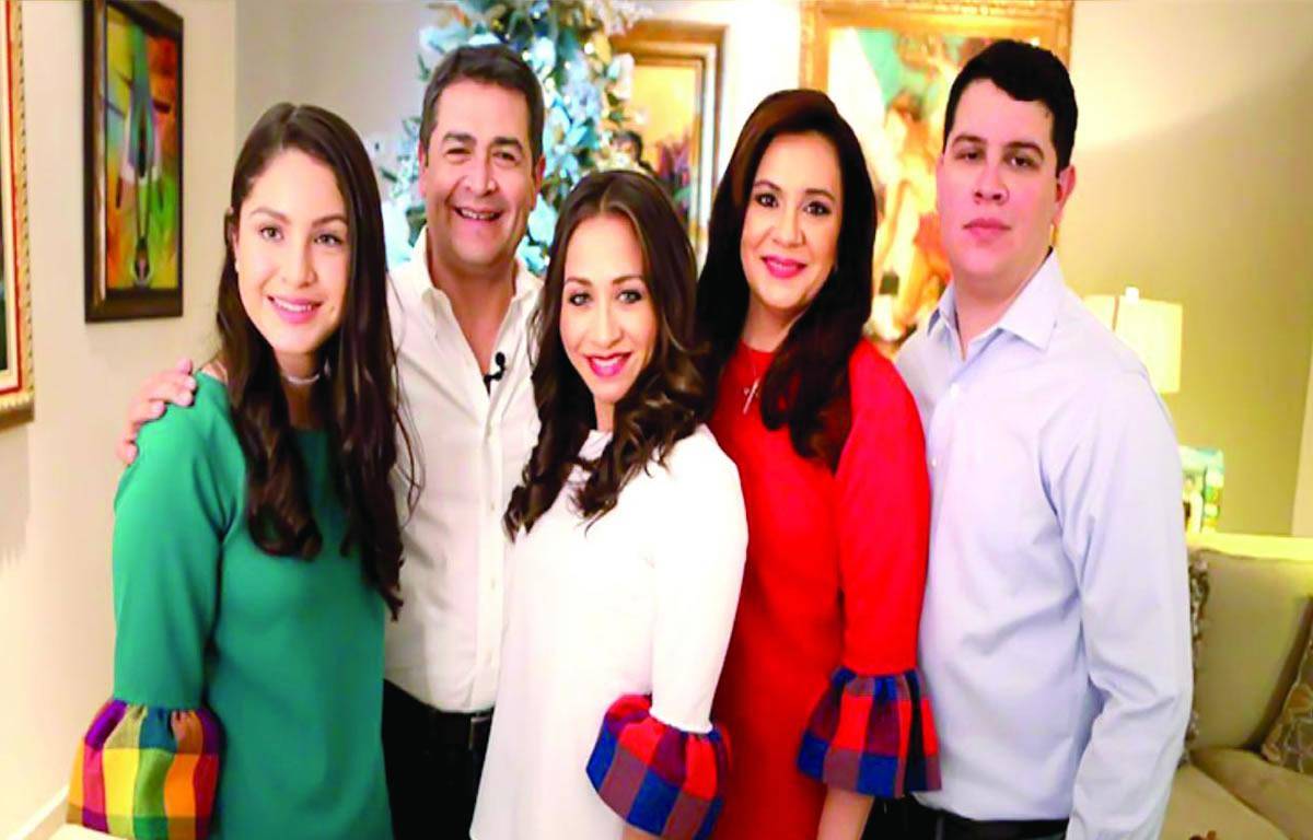 $!JOH y su esposa Ana García se conocieron en la Facultad de Derecho de la Unah. Se enamoraron y luego de un año de novios contrajeron matrimonio.