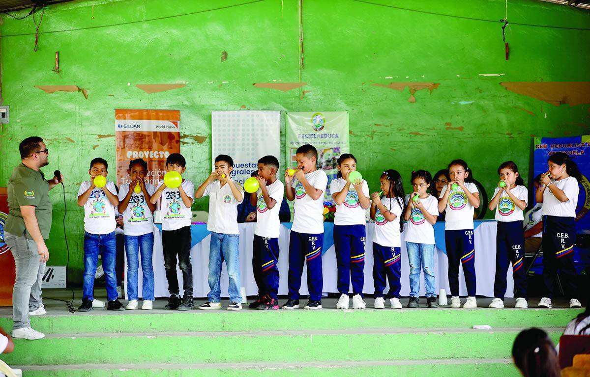 $!Fue una jornada de aprendizaje enriquecedora para estudiantes y maestros, quienes consideran que la salud mental no es atendida como se debe y destacaron el apoyo encontrado en la campaña de Diario LA PRENSA.
