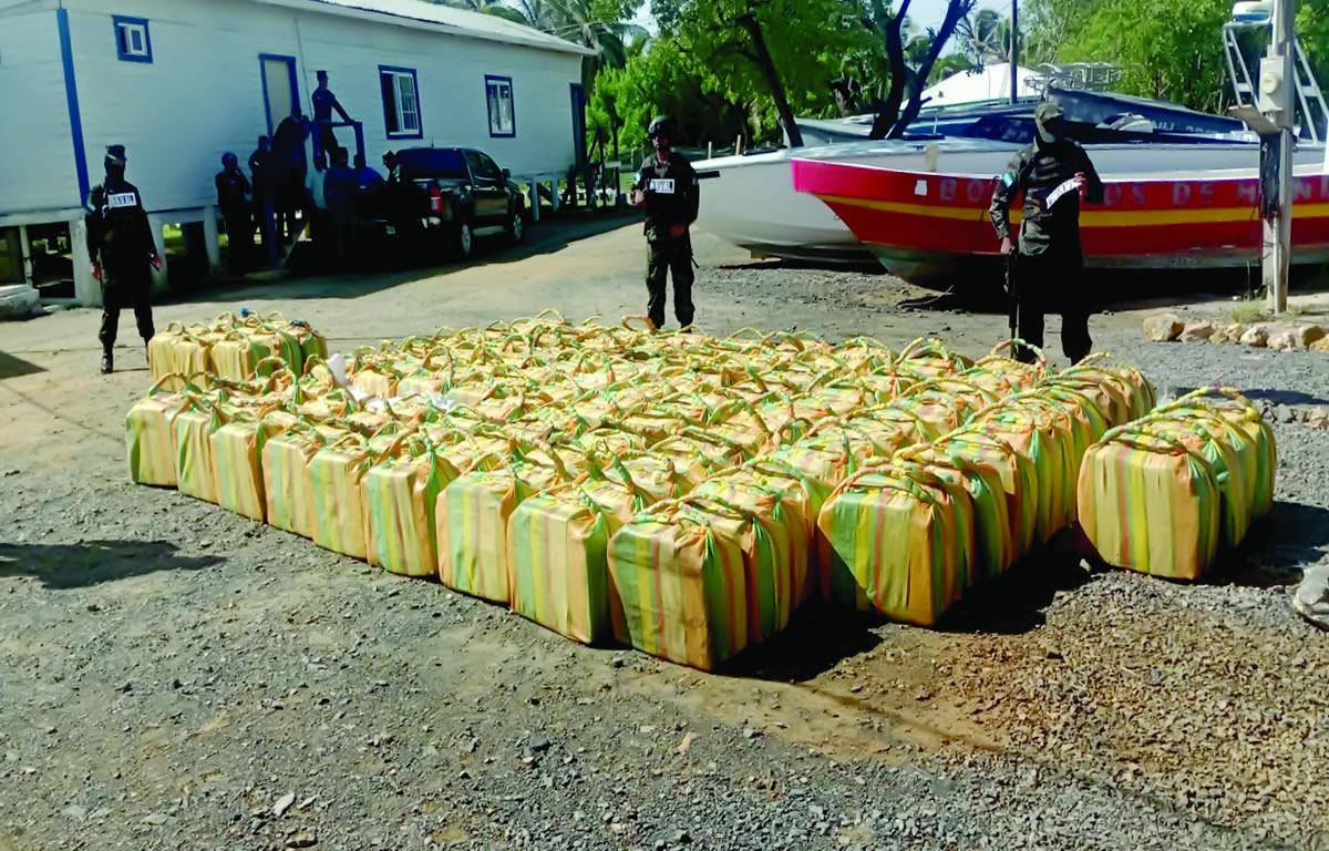 $!Sin el temor a las extradiciones, los grupos de narcotraficantes ganarán más poder, ya que las autoridades enfrentan debilidades en el número de personal y la logística para detectar los equipos y medios rápidos y sofisticados que los narcotraficantes utilizan para transportar la droga por tierra y mar.