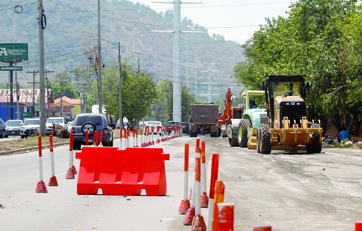 $!Por esta arteria nacional circulan de 10,000 a 15,000 vehículos diarios; a medida que aumenten los trabajos, el tráfico se verá afectado. De 12 a 14 meses durarían los trabajos.