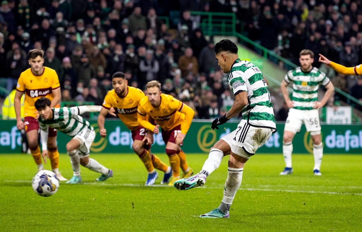 Así cobró Luis Palma el penal que erró contra el Motherwell.