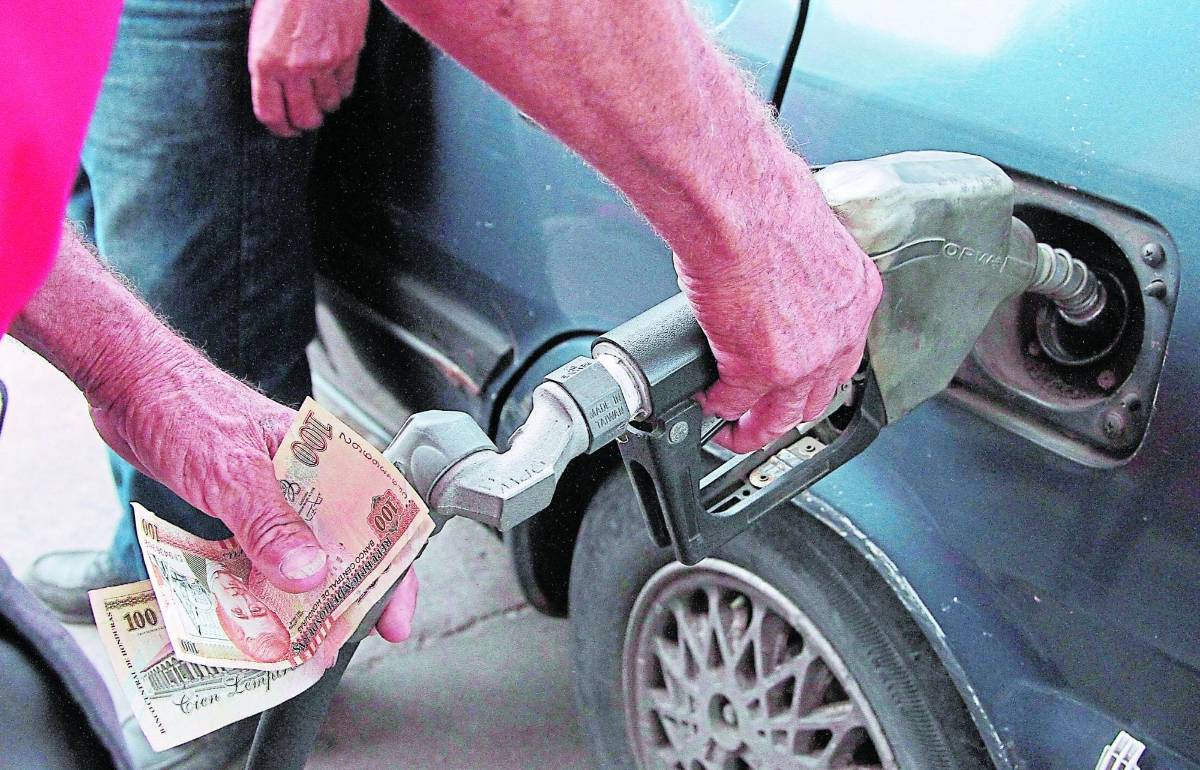 Baja la súper y suben el diésel y la regular en Honduras