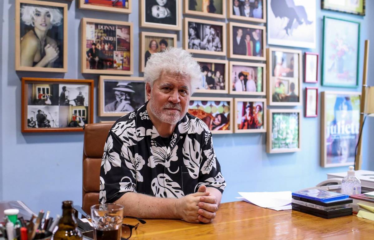 Saint Laurent lanza una productora de cine con película de Pedro Almodóvar