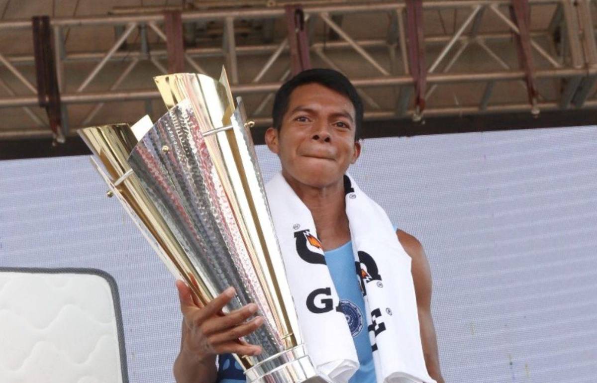 Benjamín Jiménez de El Salvador se quedó con el primer lugar de la Maratón de LA PRENSA en la rama masculina.