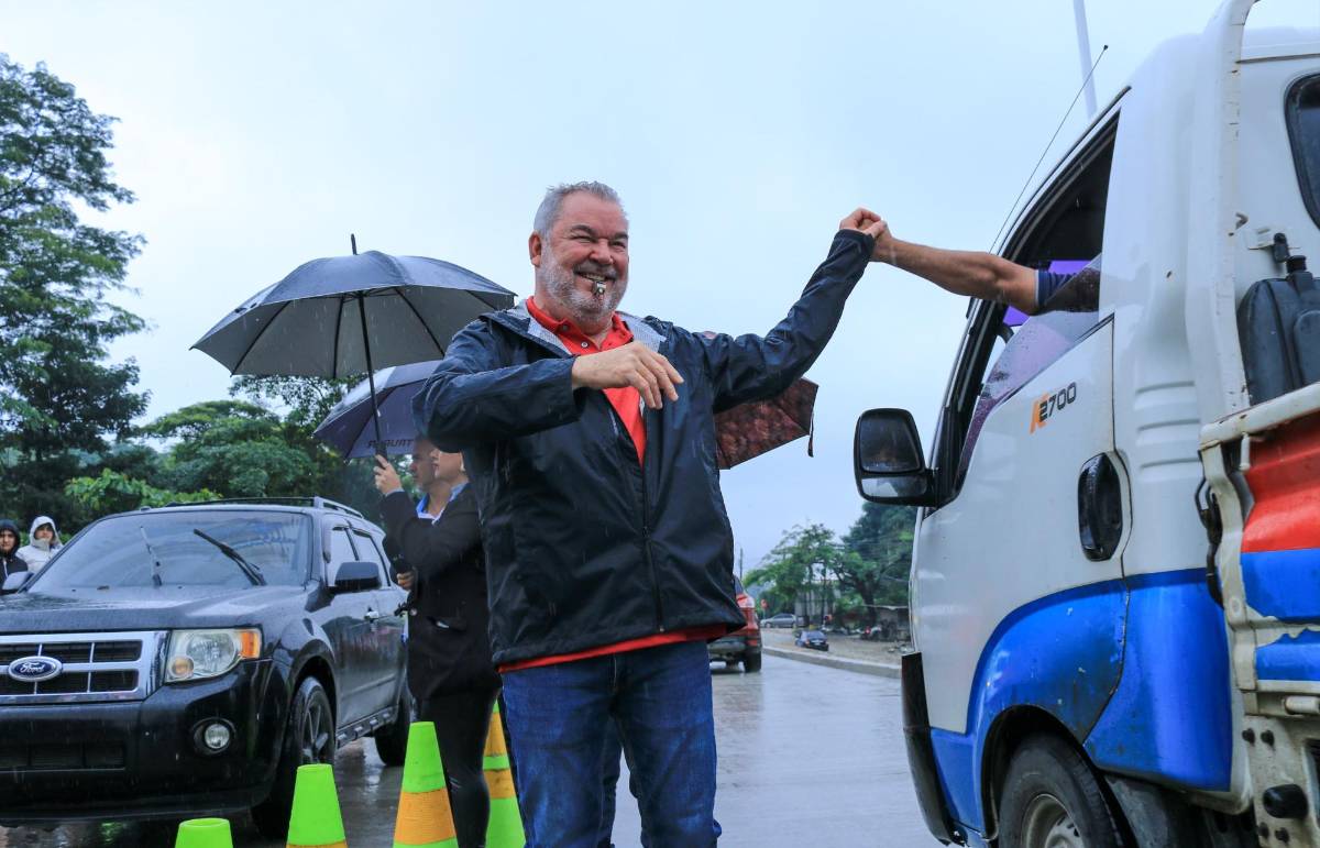Inauguran el puente que conduce a Jucutuma