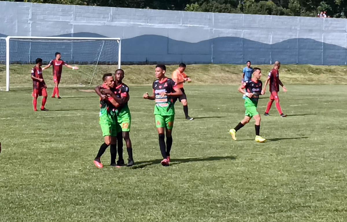 Jugadores del San José Clash, celebran el primer gol del partido.