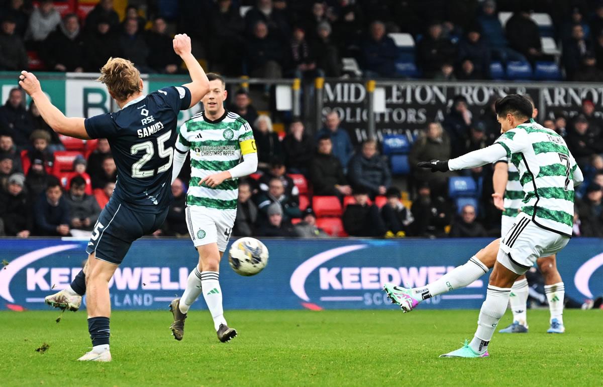 Así le pegó Luis Palma de larga distancia para hacer su golazo en el triunfo del Celtic contra el Ross County.
