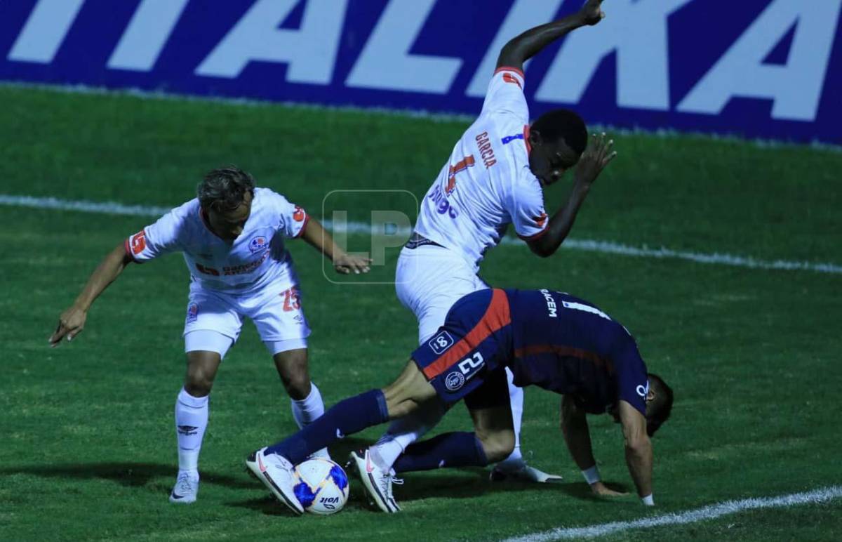 Olimpia y Motagua decepcionaron ya que fue un clásico en donde faltó el espectáculo.