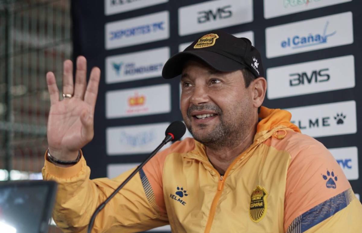 ¿Le gustaría dirigir a Costa Rica? Jeaustin Campos responde sin rodeos