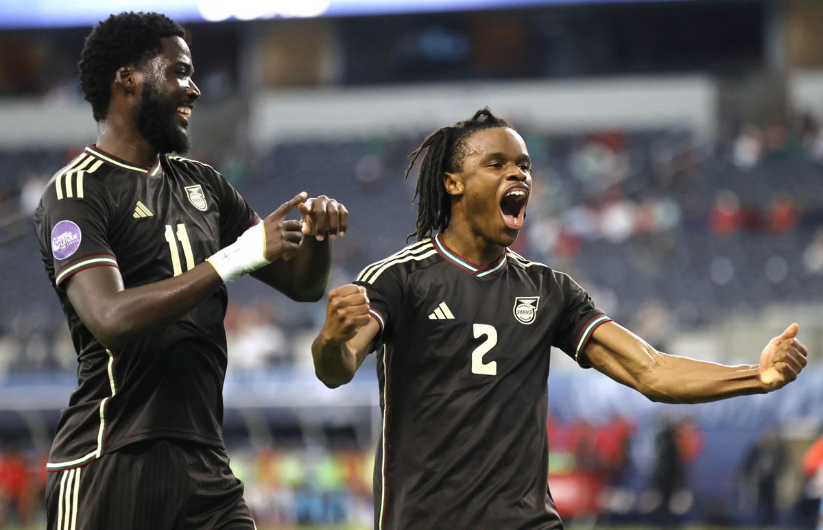 Dexter Lembikisa le dio la victoria a Jamaica con un golazo ante Panamá.