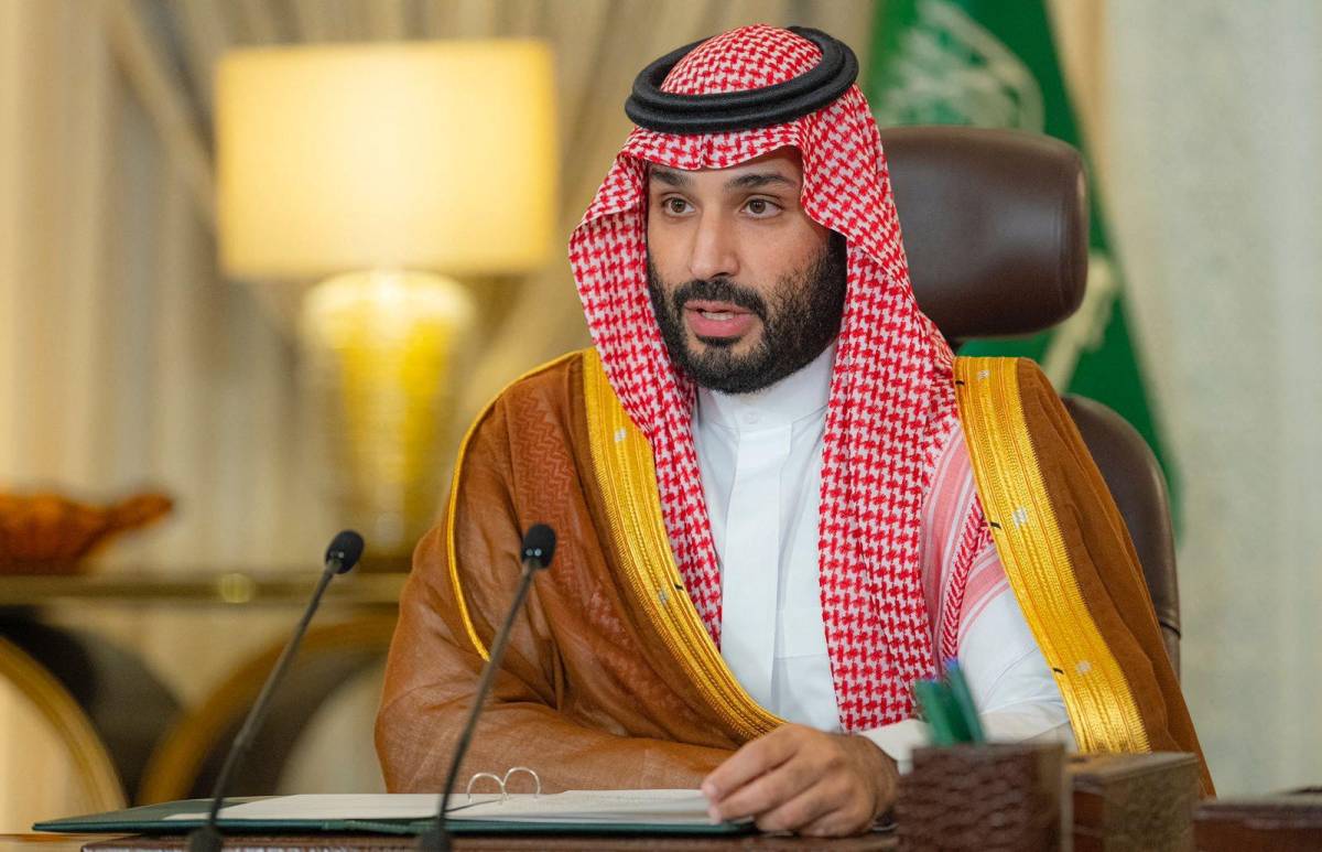 Príncipe heredero saudí sugirió envenenar al rey con un anillo ruso, revela exministro