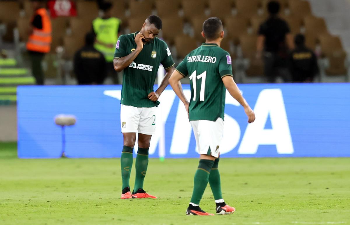 Jugadores del Club León se lamentan tras quedar eliminados del Mundial de Clubes.