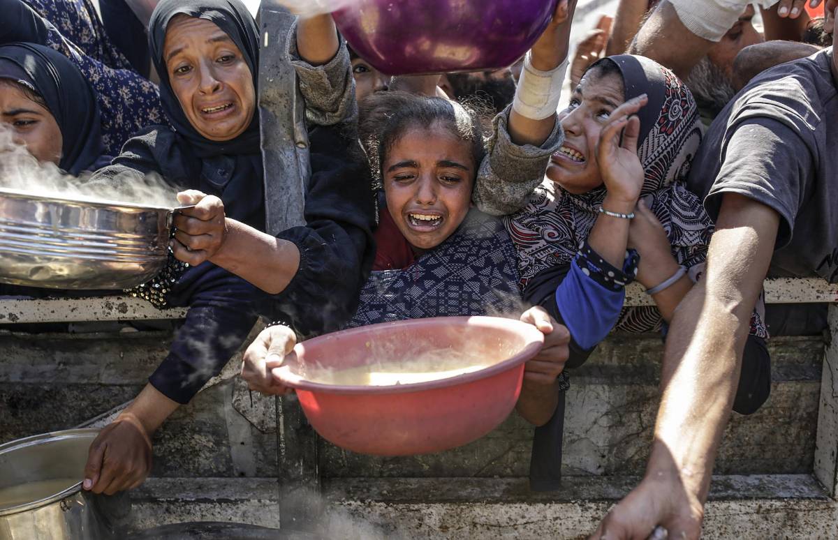 Comienzan lanzamientos aéreos de ayuda alimentaria en Gaza ante la hambruna