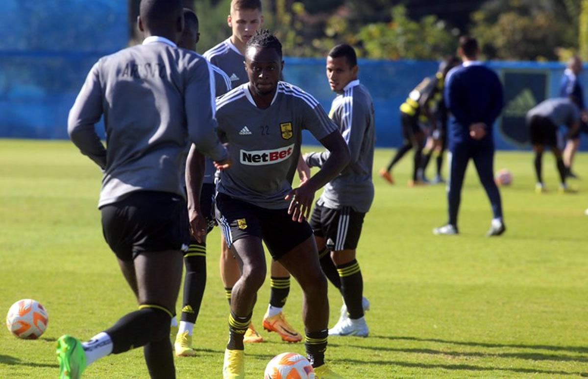 Edwin Rodríguez en uno de los último entrenamientos del Aris Salónica.