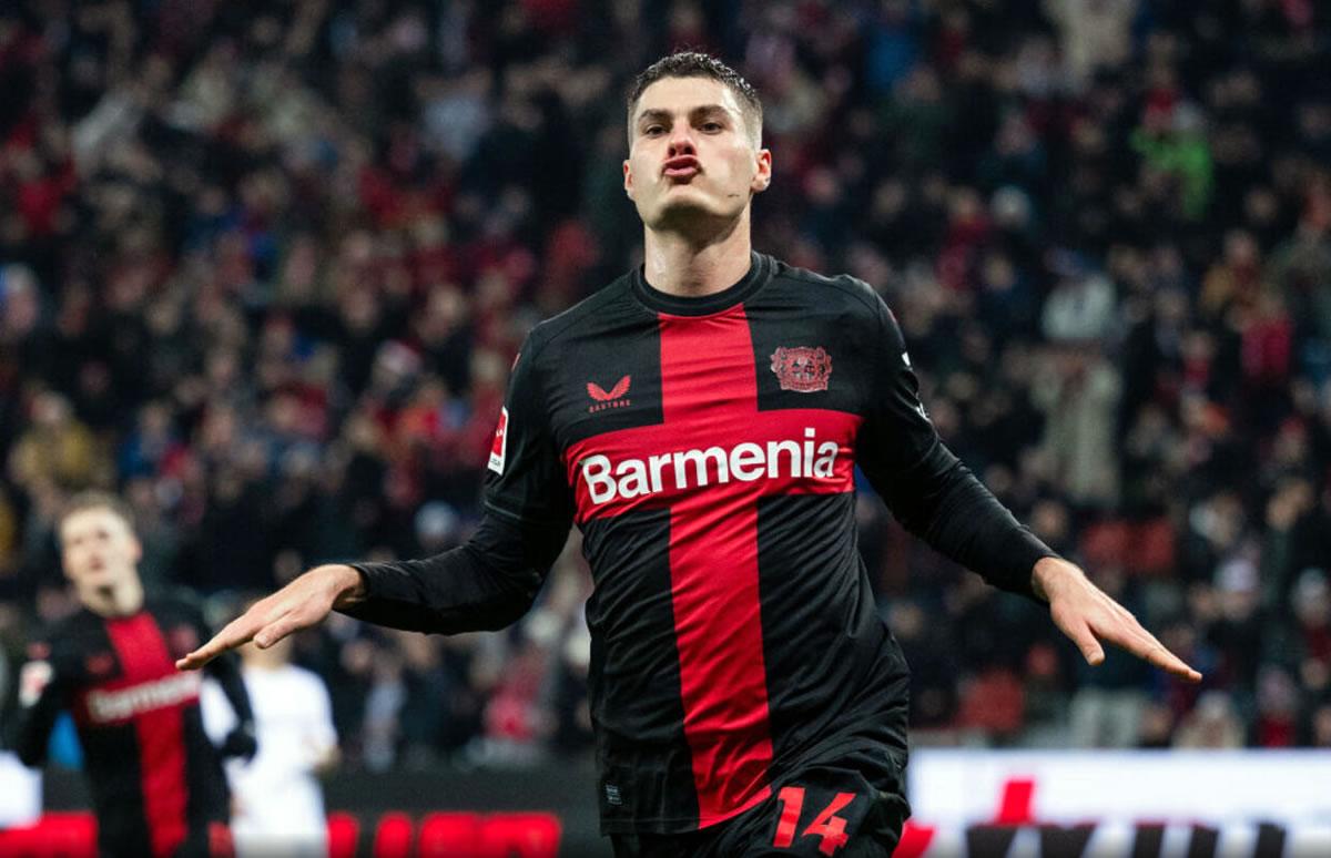 Patrik Schick fue la figura del partido para el triunfo del Bayer Leverkusen con un hat-trick.