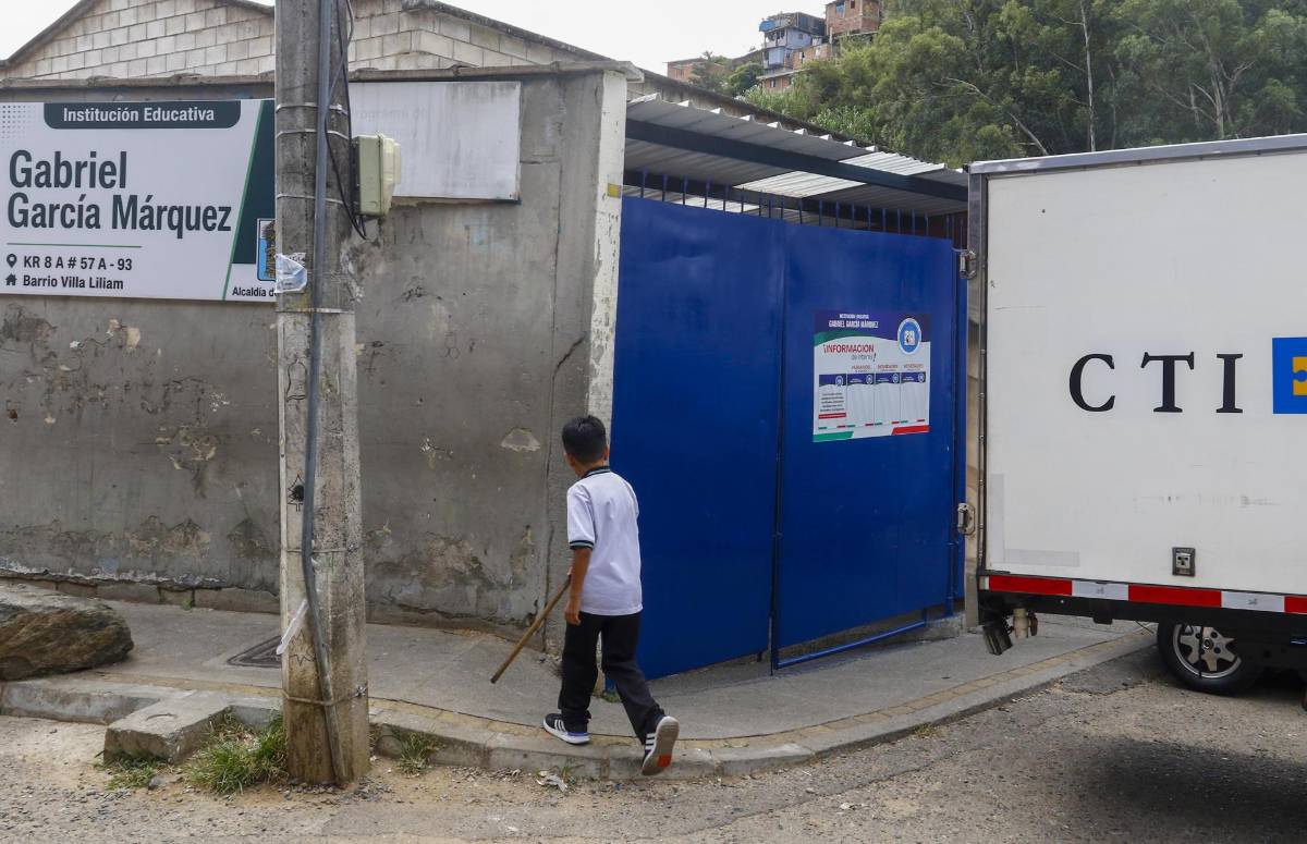 Menor realiza disparos intimidatorios en una escuela y luego se autolesiona
